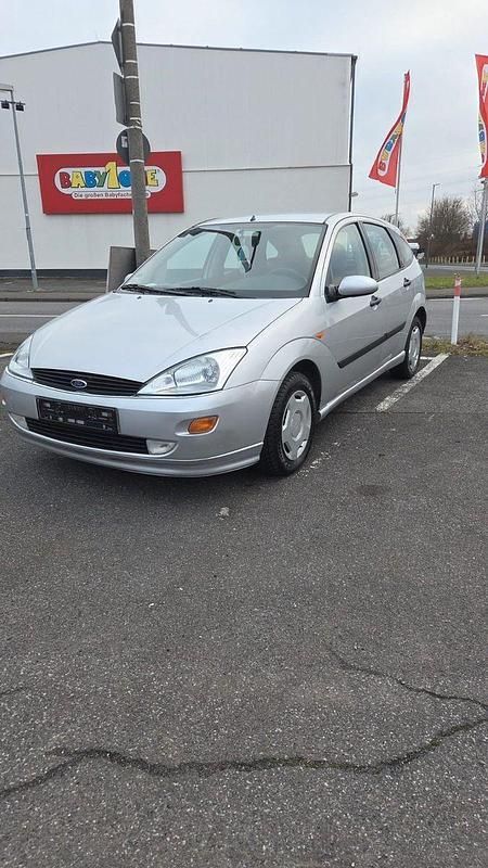 Gebraucht Ford Focus Ambiente 116 PS (85 kW) 1999 Silber Kombi