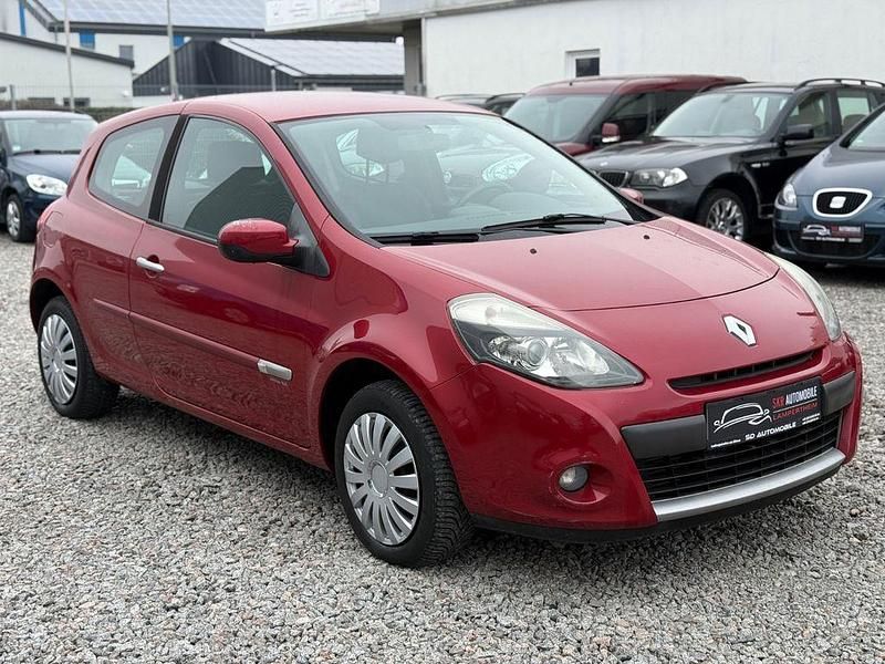 Gebraucht Renault Clio III Dynamique 101 PS (74 kW) 2010 Rot Limousine