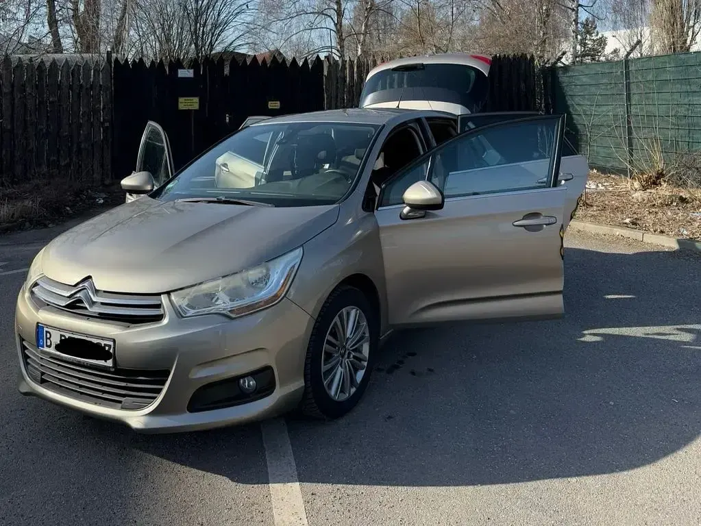 Gebraucht Citroën C4 Tendance 120 PS (88 kW) 2012 Beige Limousine