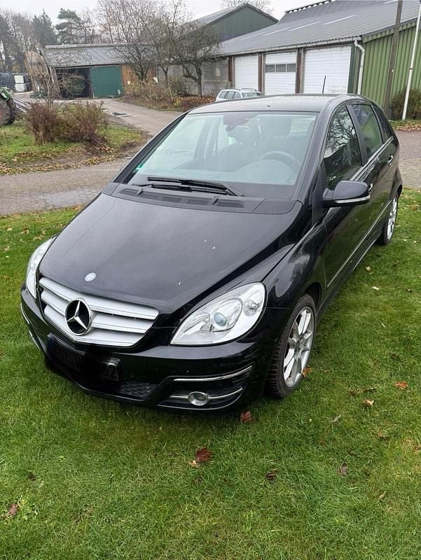 Gebraucht Mercedes 200 140 PS (102 kW) 2011 Schwarz Limousine