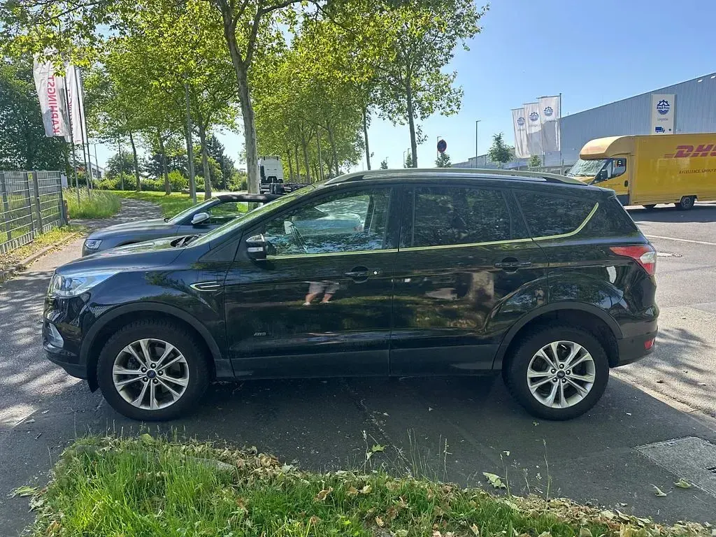 Usado Ford Kuga Titanium 179 HP (131 kW) 2018 Preto SUV