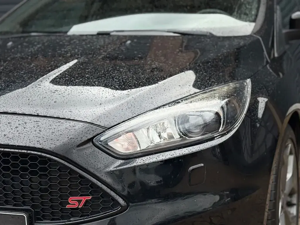 Używany Ford Focus ST 250 KM (183 kW) 2016 Czarny Sedan/Limuzyna