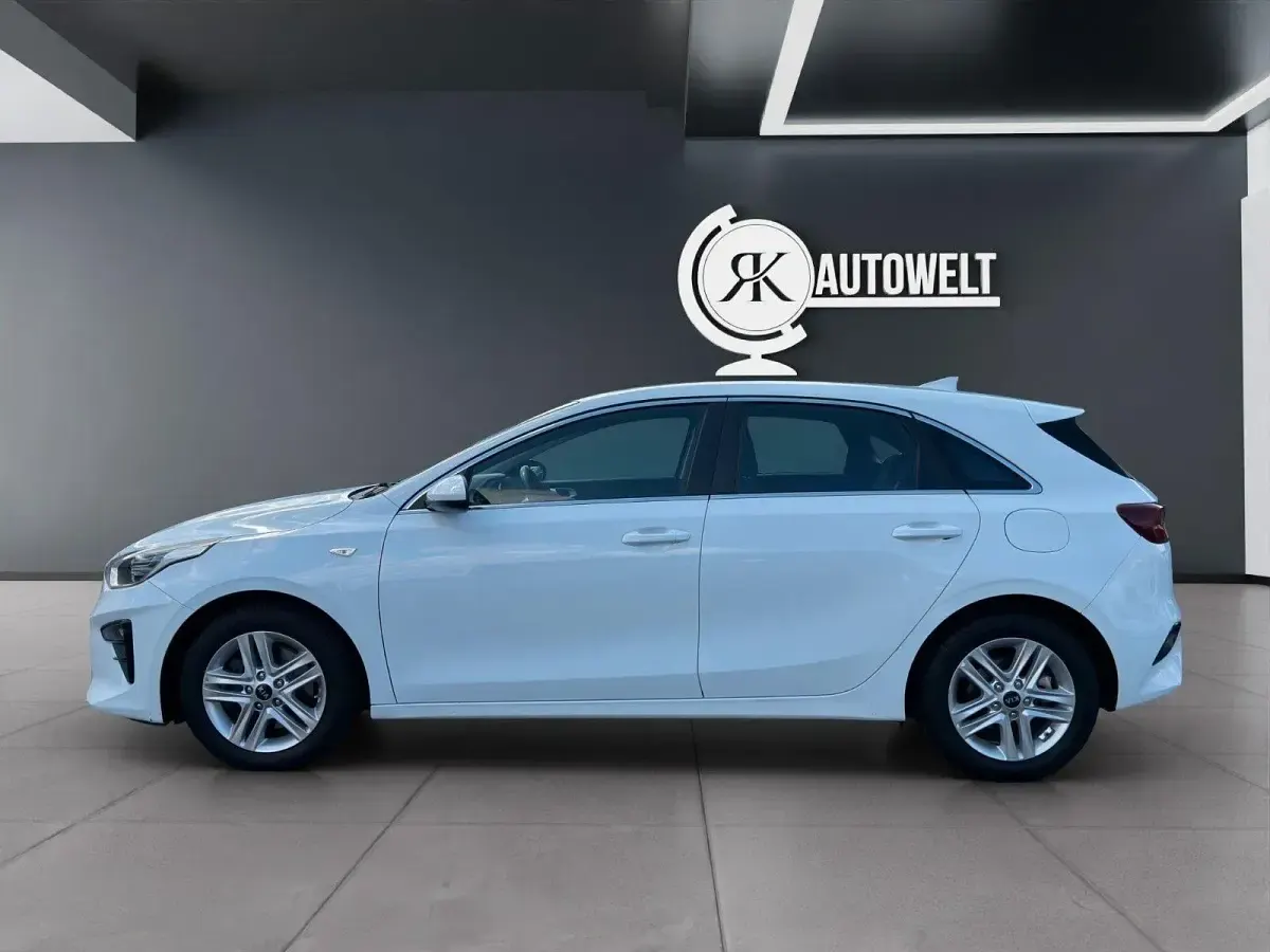 Gebraucht Kia Ceed Vision 140 PS (102 kW) 2019 Weiß Kleinwagen