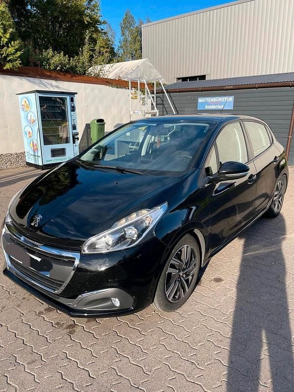 Gebraucht Peugeot 208 75 PS (55 kW) 2017 Schwarz Kleinwagen