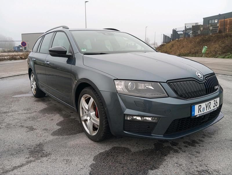 Grau Gebraucht 2015 Skoda Octavia RS Kombi | 10.999 € (Fairer Preis) - Bild 1/4
