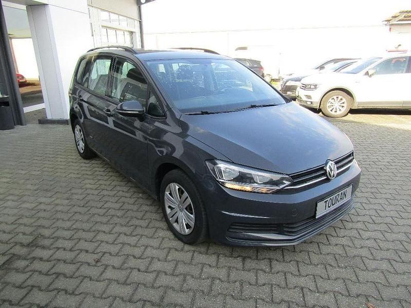 Second-hand VW Touran Trendline 110 CP (80 kW) 2018 Gri Monovolum