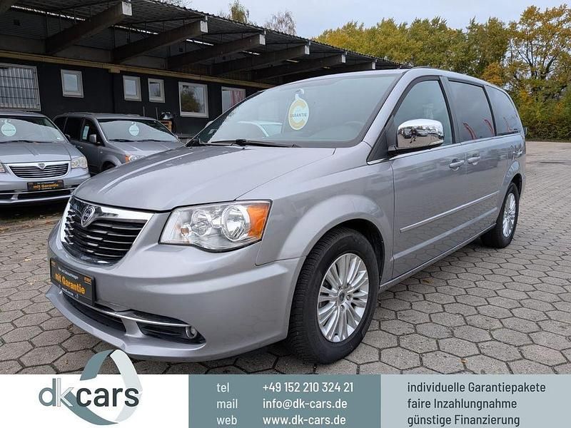 Silber Gebraucht 2015 Lancia Voyager S Van / Kleinbus | 17.500 € (Etwas zu teuer) - Bild 1/4