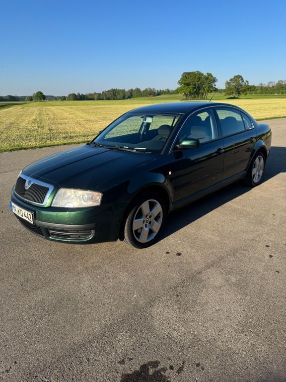 Grün Gebraucht 2003 Skoda Superb Limousine | 3.300 € (Etwas zu teuer) - Bild 1/4