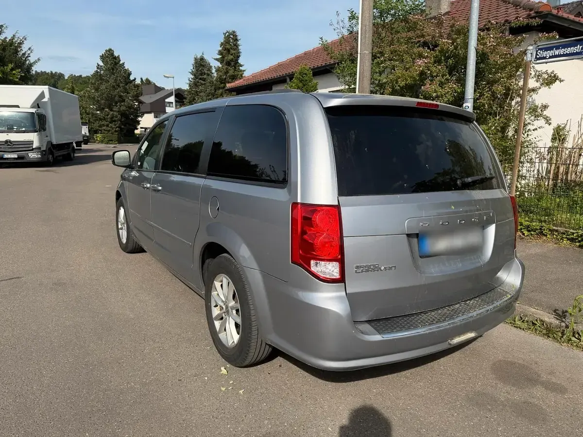 Gebraucht Dodge Grand Caravan 287 PS (211 kW) 2018 Silber Van / Kleinbus