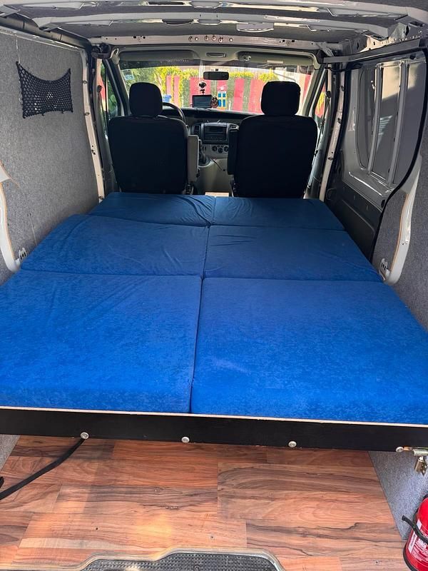 Weiß Gebraucht 2009 Nissan Primastar Van / Kleinbus | 9.999 € - Bild 1/4
