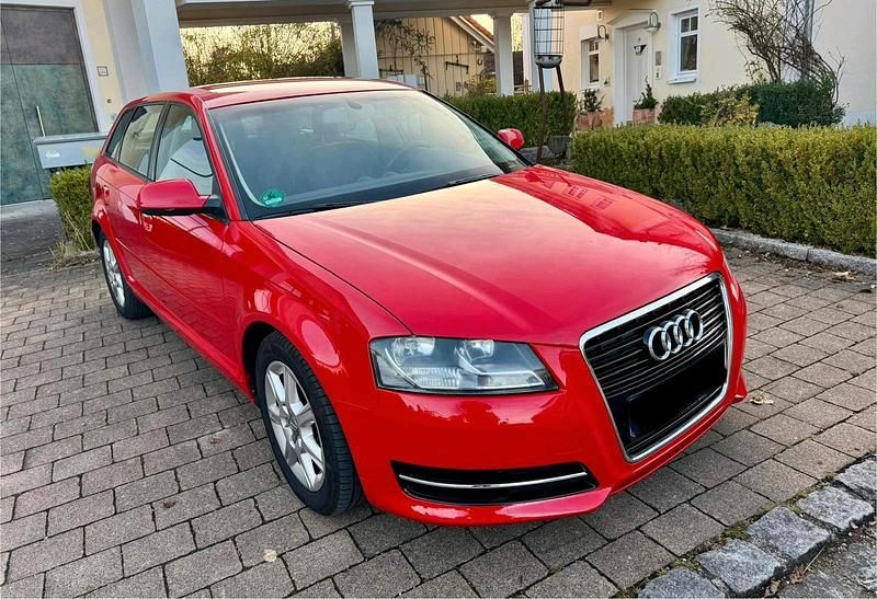 Gebraucht Audi A3 Ambition 105 PS (77 kW) 2011 Rot Kleinwagen