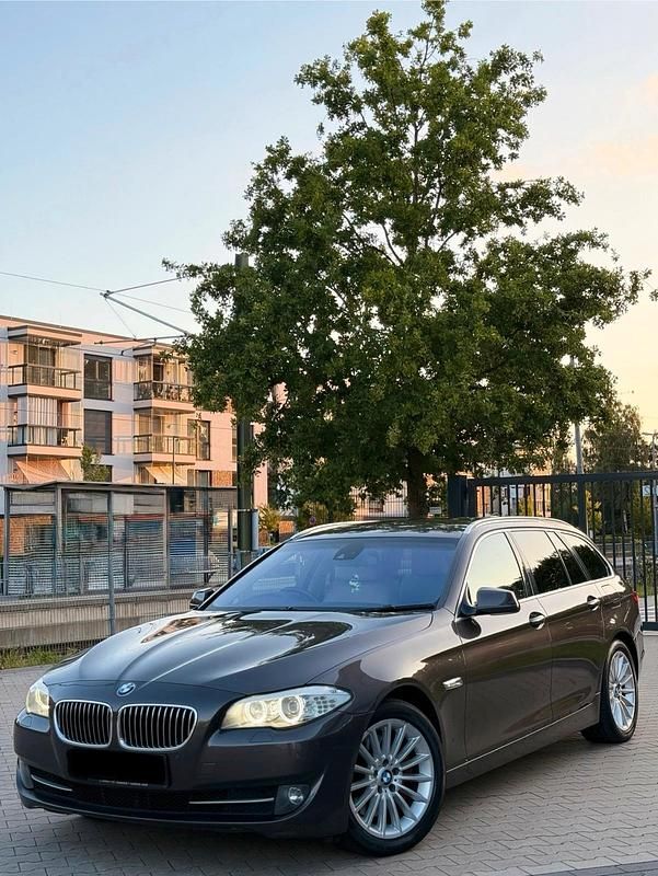 Braun Gebraucht 2012 BMW 530 Kombi | 8.750 € (Superpreis) - Bild 1/4