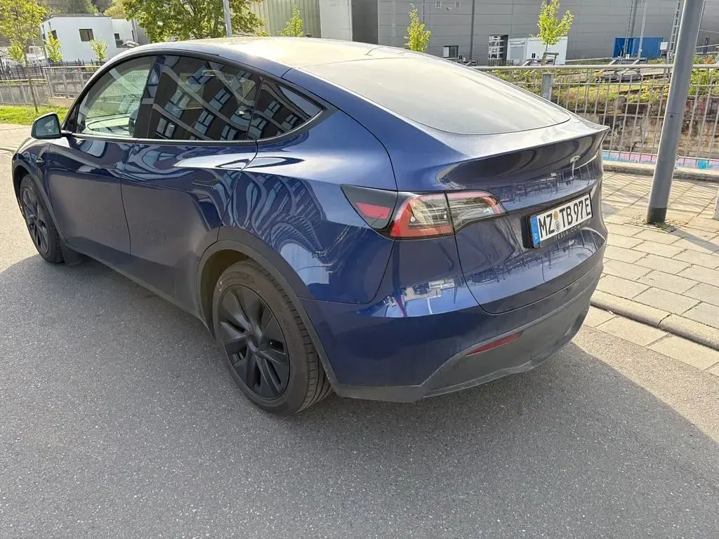 Usata Tesla Model Y 219 kW (299 CV) 2024 Blu SUV
