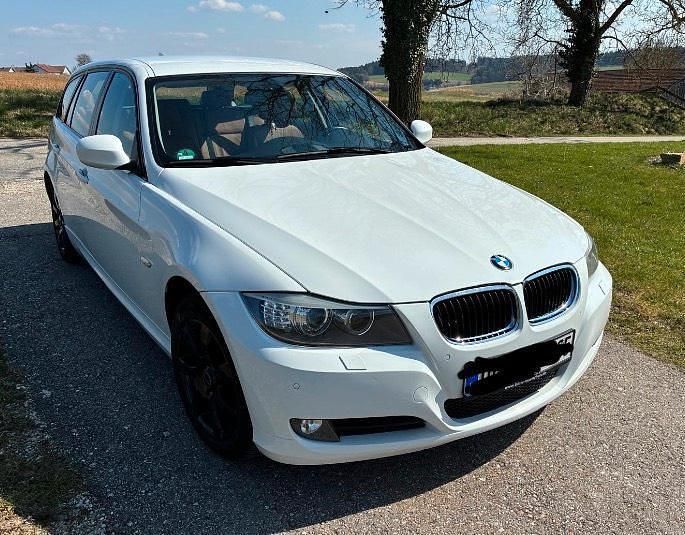 Gebraucht BMW 320 Lifestyle 185 PS (136 kW) 2011 Weiß Kombi