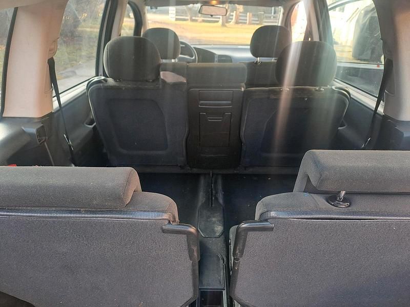 Gebraucht Opel Zafira Elegance 125 PS (91 kW) 2004 Grau Van / Kleinbus