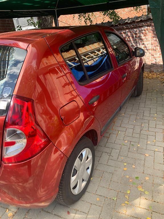 Rot Gebraucht 2008 Dacia Sandero Kleinwagen | 2.350 € (Fairer Preis) - Bild 1/4