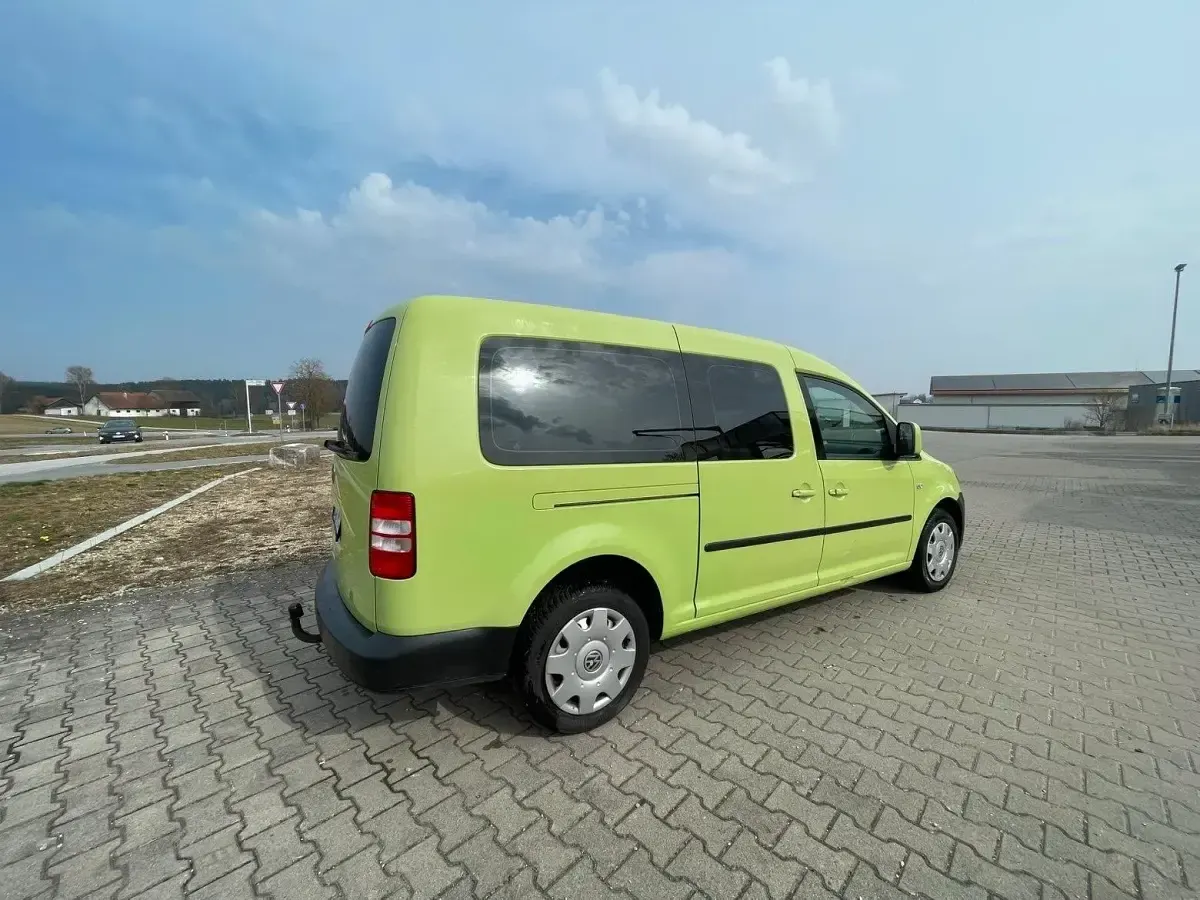 Käytetty VW Caddy 105 HP (77 kW) 2013 Vihreä Tila-auto