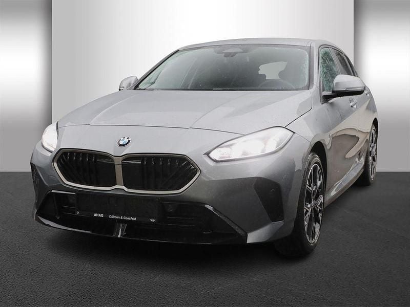 Schwarz Gebraucht 2025 BMW 120 Shadowline Kleinwagen | 32.690 € (Etwas zu teuer) - Bild 1/4