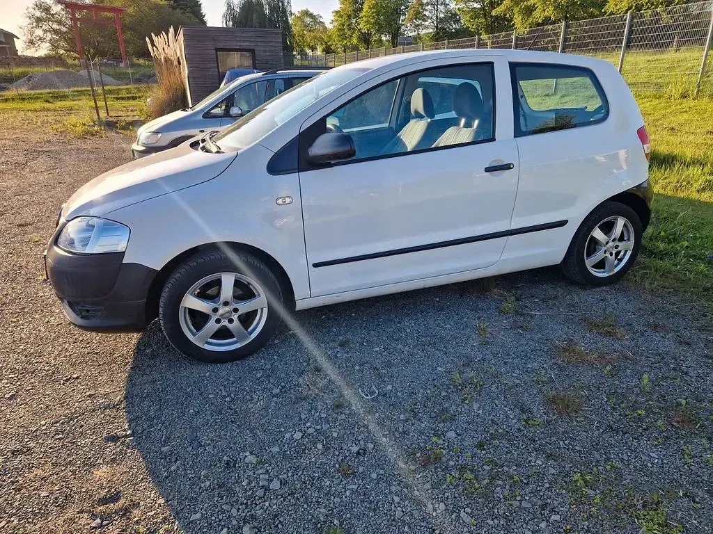 Gebraucht VW Fox 54 PS (39 kW) 2009 Weiß Kleinwagen