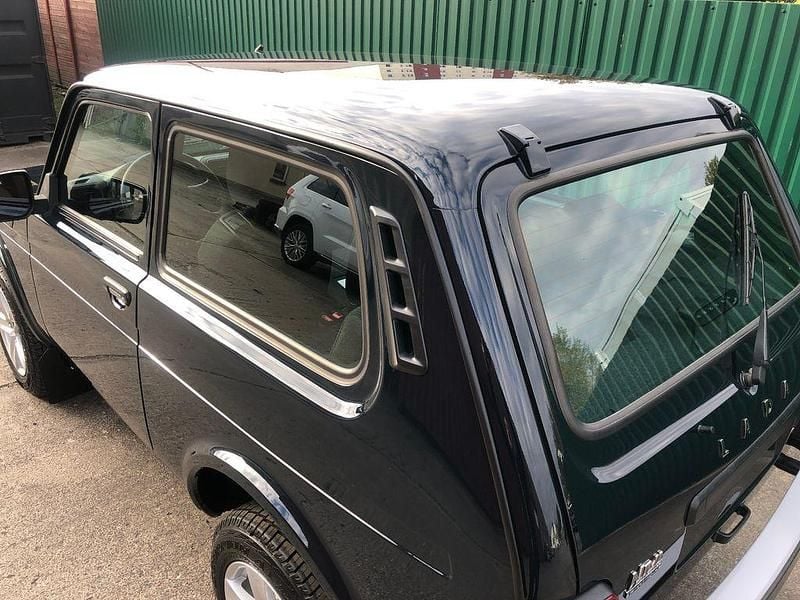 Neu Lada niva 83 PS (61 kW) 2025 Schwarz SUV