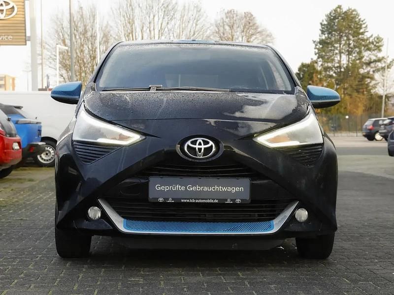 Gebraucht Toyota Aygo Trend 72 PS (52 kW) 2018 Midnightschwarz mica Kleinwagen