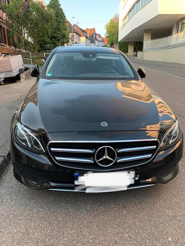 Schwarz Gebraucht 2019 Mercedes E350 Limousine | 27.999 € (Fairer Preis) - Bild 1/3