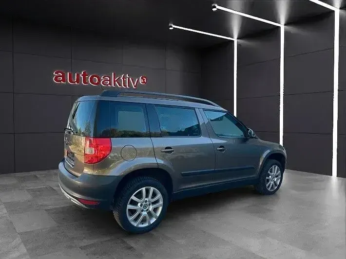 Używany Skoda Yeti Plus Edition 122 KM (89 kW) 2013 Brązowy SUV