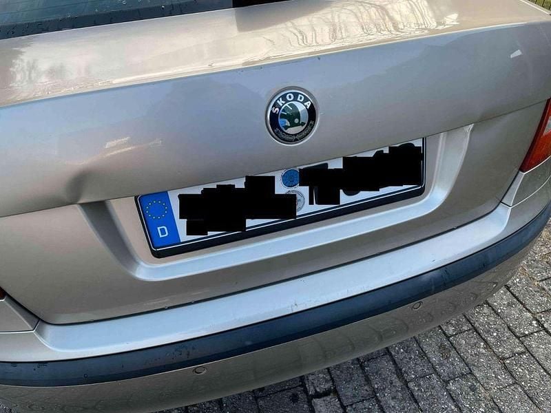 Gebraucht Skoda Octavia Ambiente 102 PS (75 kW) 2004 Gold Limousine