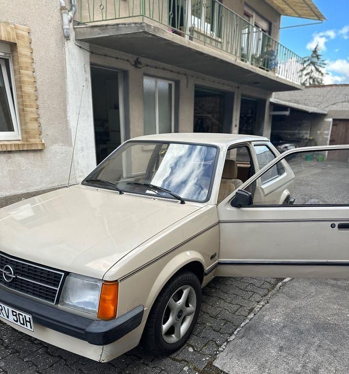 Beige Gebraucht 1985 Opel Kadett Limousine | 4.500 € - Bild 1/4