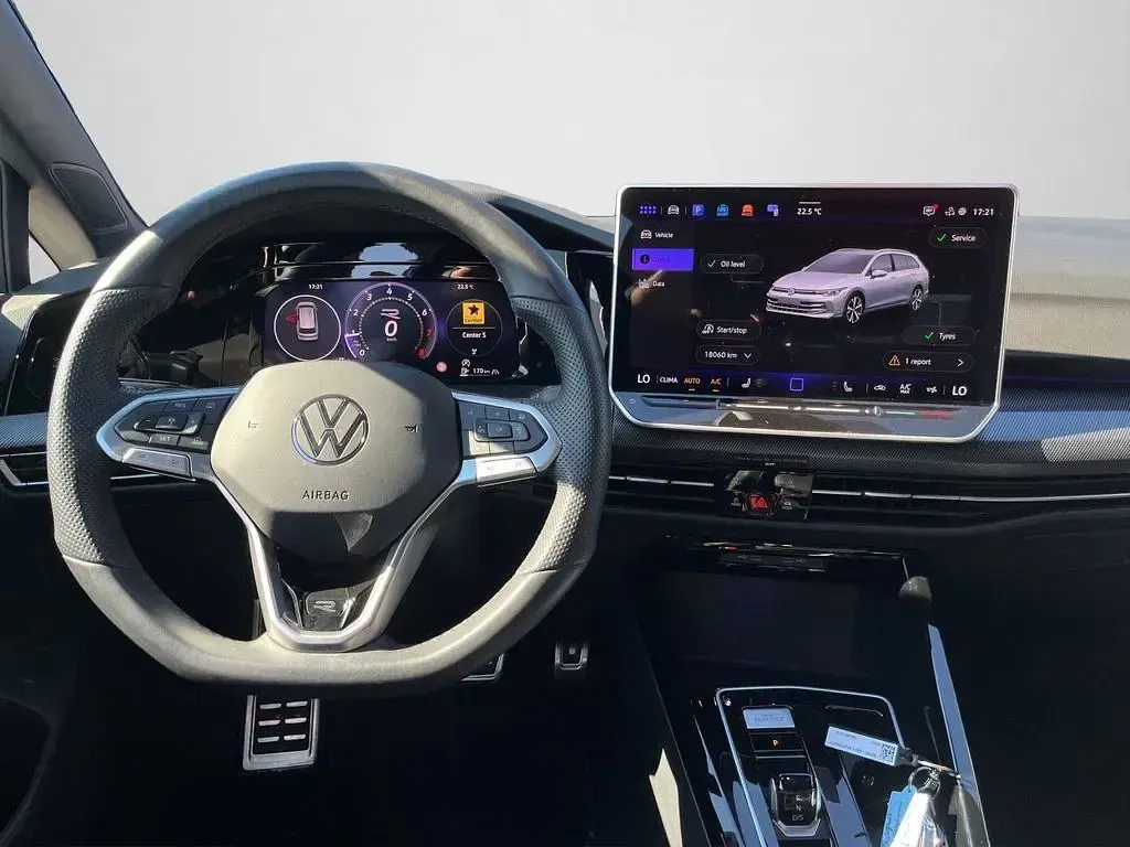 Gebraucht VW Golf VIII R-line 150 PS (110 kW) 2025 Lapiz blue metallic (metallic) Kombi