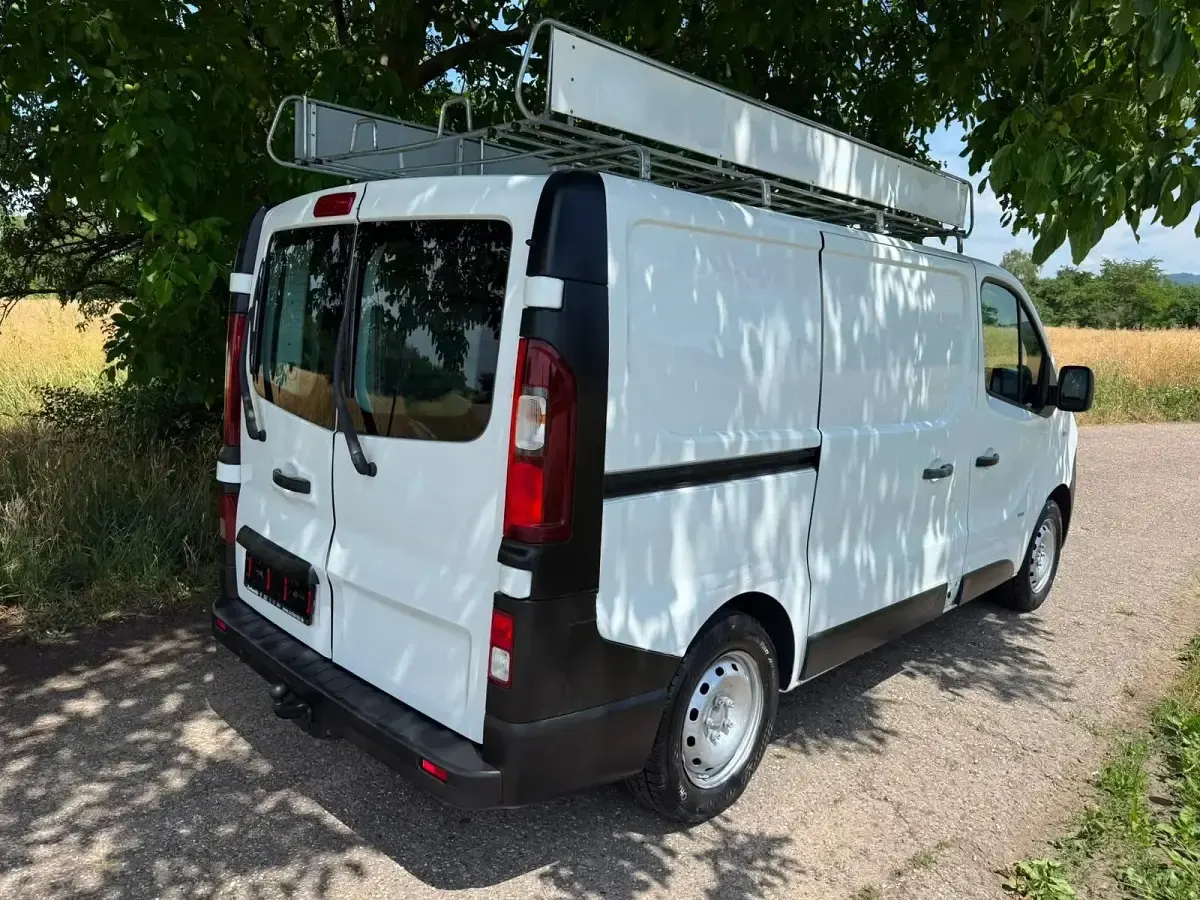 Gebraucht Opel Vivaro 125 PS (91 kW) 2017 Weiß Van / Kleinbus