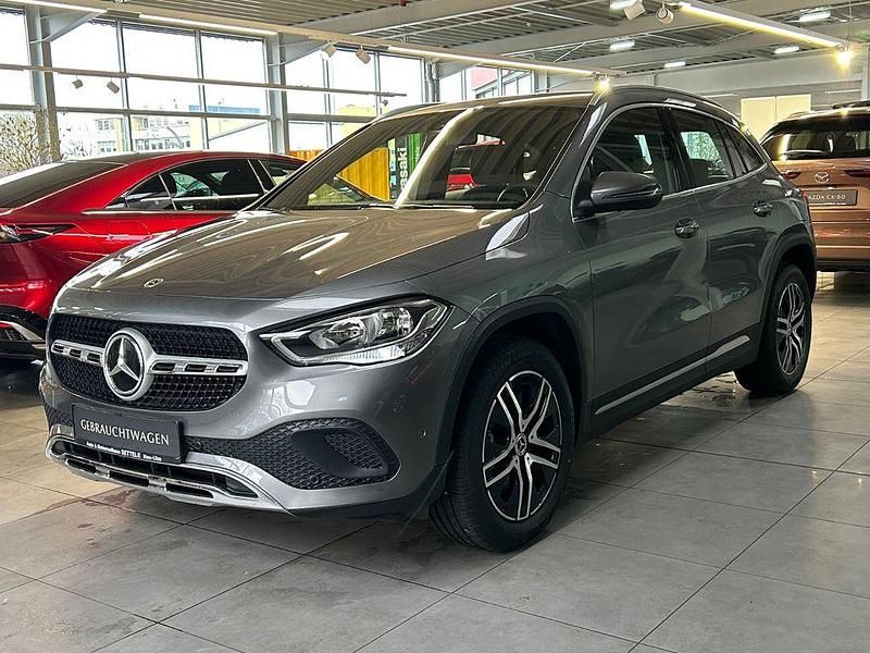 Gebraucht Mercedes GLA200 163 PS (119 kW) 2020 Grau SUV