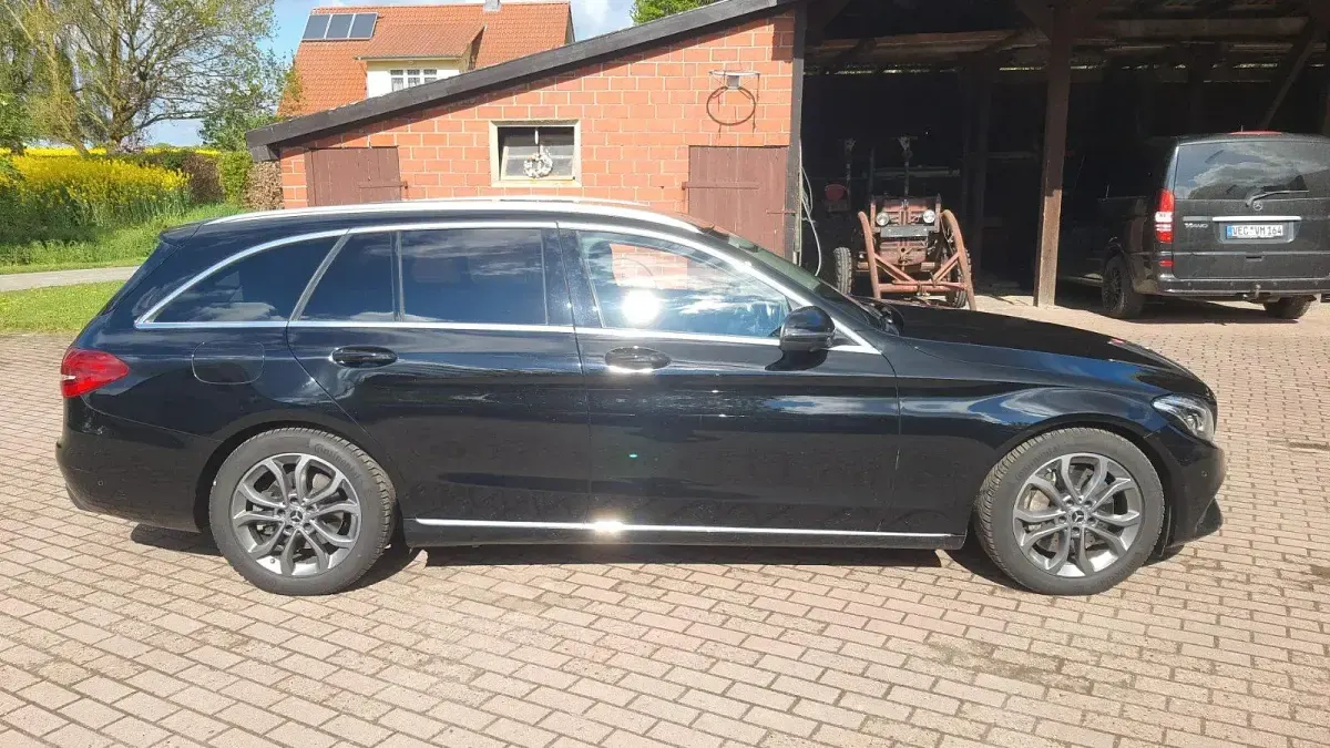 Używany Mercedes C250 204 KM (150 kW) 2017 Czarny Kombi