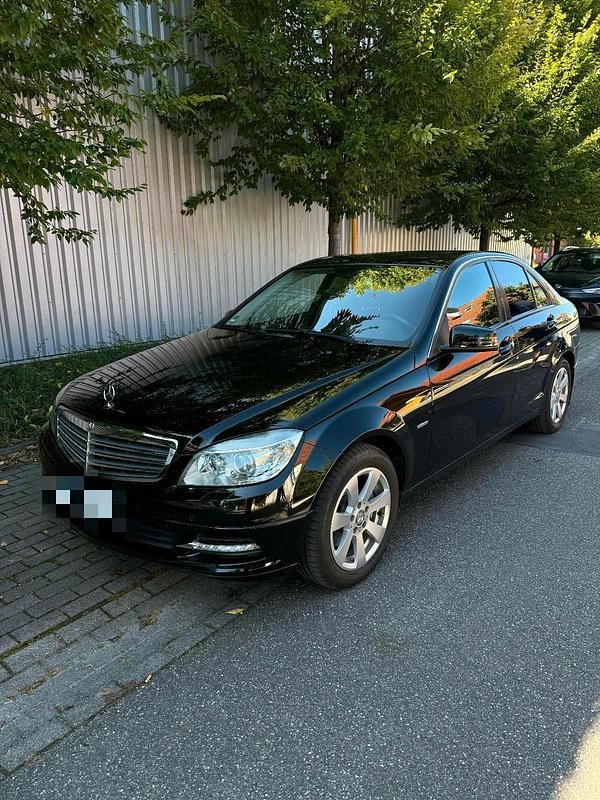 Schwarz Gebraucht 2010 Mercedes C200 Limousine | 8.500 € (Etwas zu teuer) - Bild 1/4