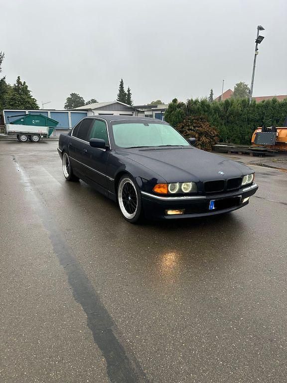 Blau Gebraucht 1997 BMW 740 Limousine | 7.600 € (Superpreis) - Bild 1/4