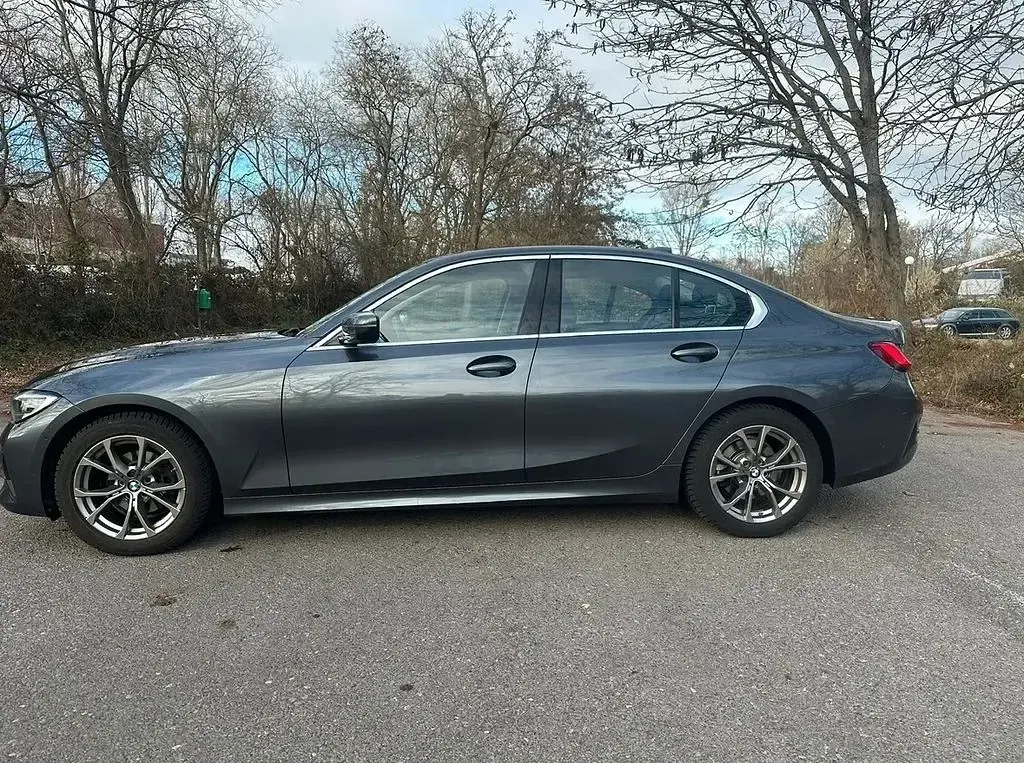 Gebraucht BMW 318 150 PS (110 kW) 2019 Grau Limousine