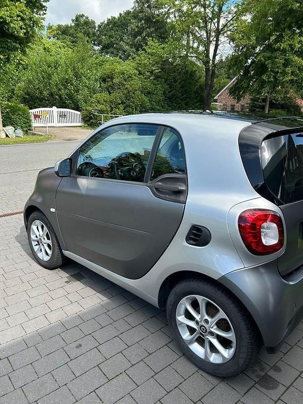 Grau Gebraucht 2016 Smart ForTwo Coupé Passion Coupé | 5.750 € (Guter Preis) - Bild 1/4