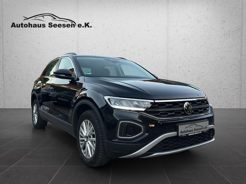 Schwarz Gebraucht 2022 VW T-Roc Life SUV | 18.990 € - Bild 1/4