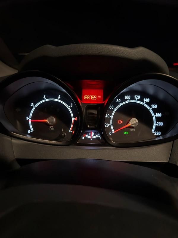 Gebraucht Ford Fiesta 82 PS (60 kW) 2011 Schwarz Kleinwagen