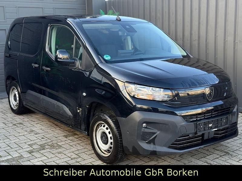 Gebraucht Peugeot Partner 102 PS (75 kW) 2024 Schwarz Van / Kleinbus