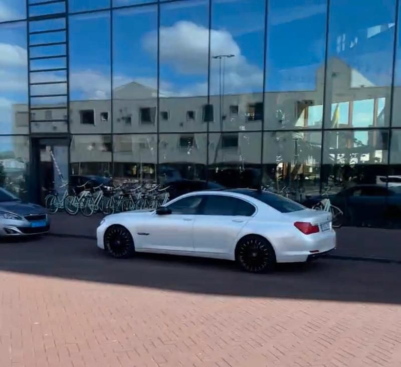 Weiß Gebraucht 2009 BMW 750L Limousine | 9.000 € - Bild 1/4