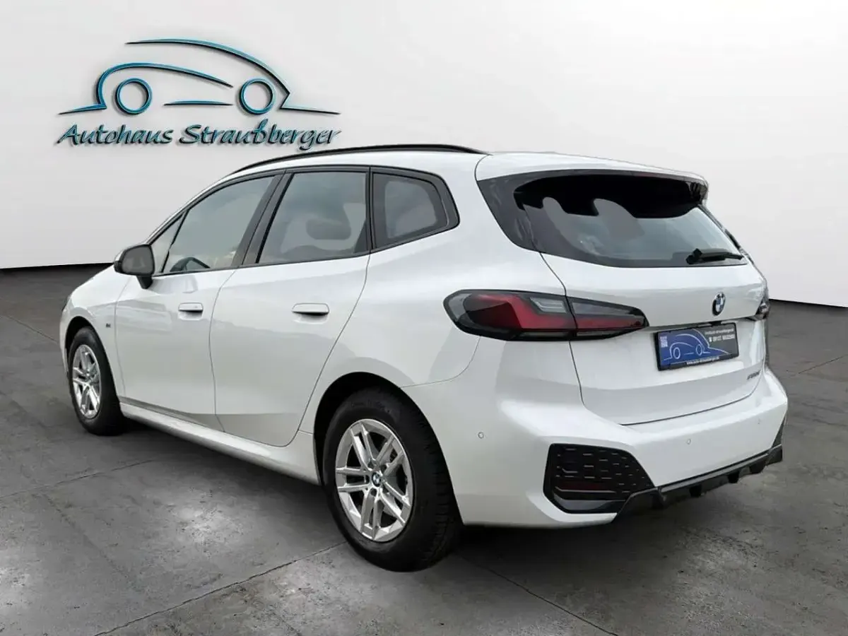 Gebraucht BMW 220 M Sport 170 PS (125 kW) 2024 Alpinweiss iii Coupé