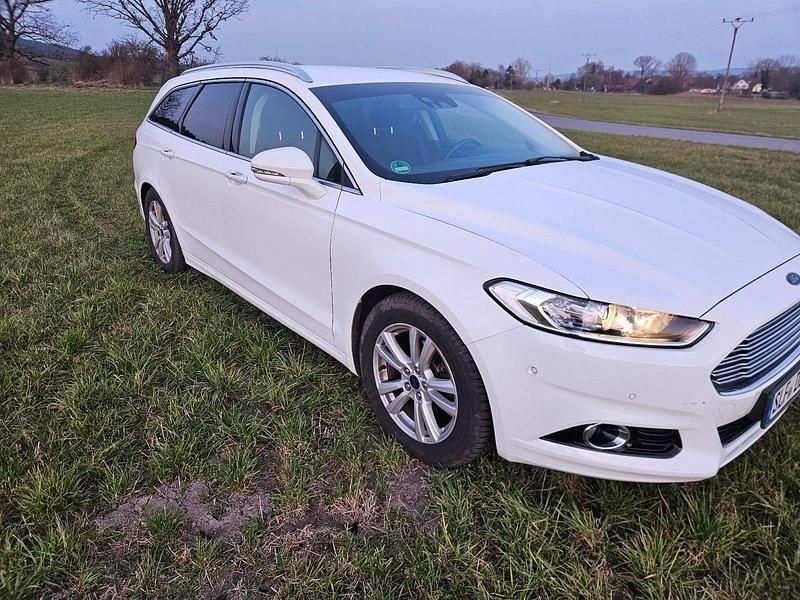 Gebraucht Ford Mondeo Titanium 150 PS (110 kW) 2015 Weiß Kombi