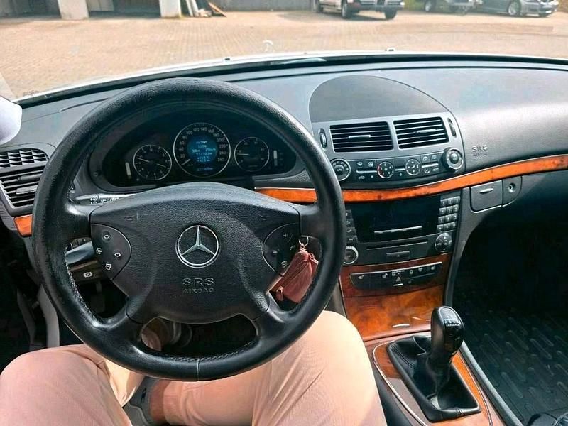 Usata Mercedes E220 2004 Argento Berlina
