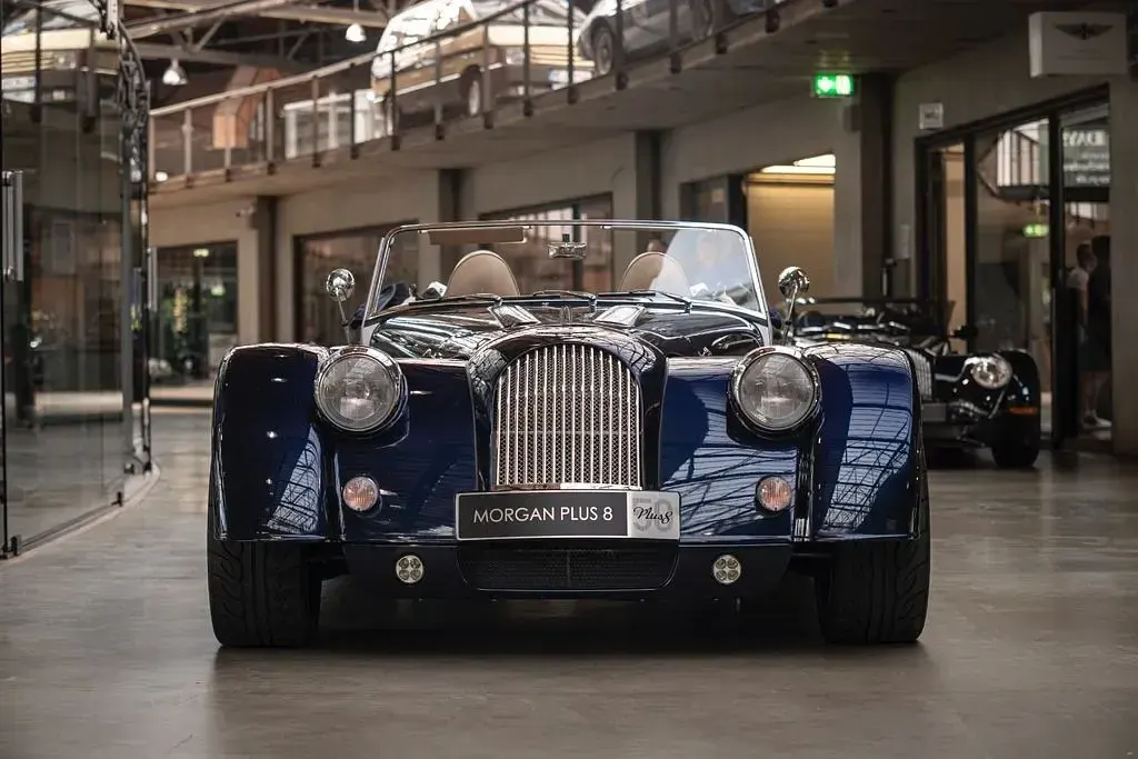 Gebraucht Morgan Plus 8 367 PS (269 kW) 2014 Porsche mitternachtsblau Cabrio