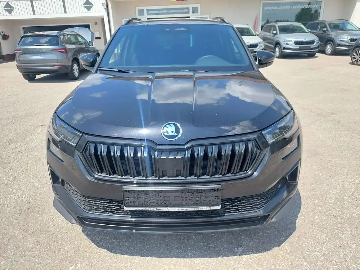 Neu Skoda Karoq SportLine 150 PS (110 kW) 2026 Schwarzmetallic SUV