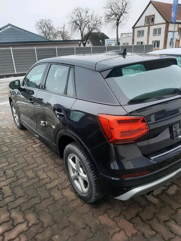 Gebraucht Audi Q2 Design 116 PS (85 kW) 2018 Mythosschwarz metallic SUV