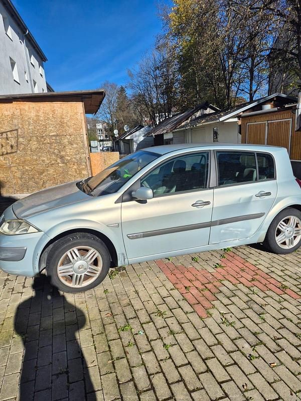 Grau Gebraucht 2002 Renault Mégane II Kleinwagen | 1.150 € (Guter Preis) - Bild 1/4