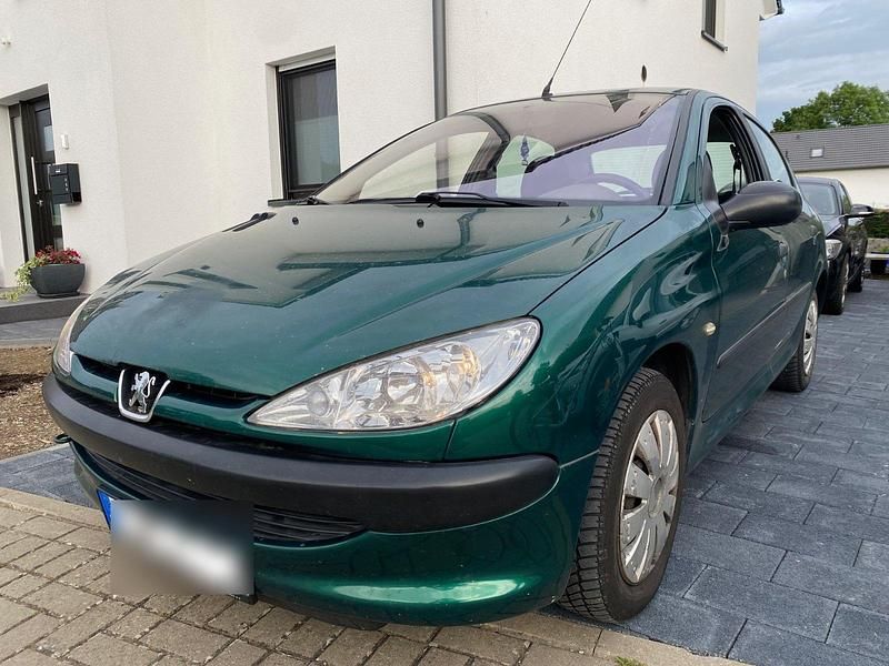 Grün Gebraucht 2001 Peugeot 206 Style Kleinwagen | 799 € (Guter Preis) - Bild 1/4