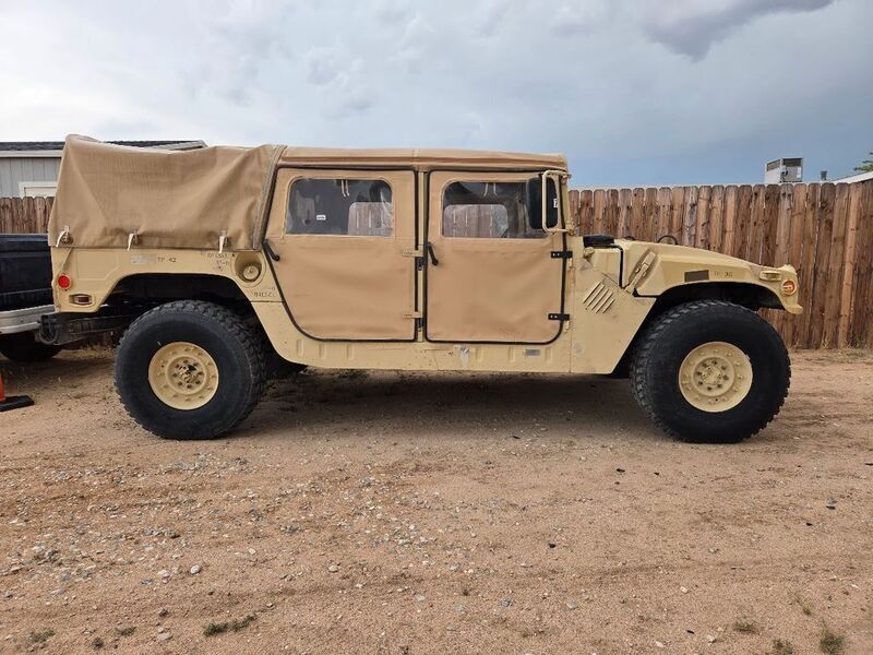 Beige Gebraucht 1993 Hummer H1 SUV | 23.995 € - Bild 1/4